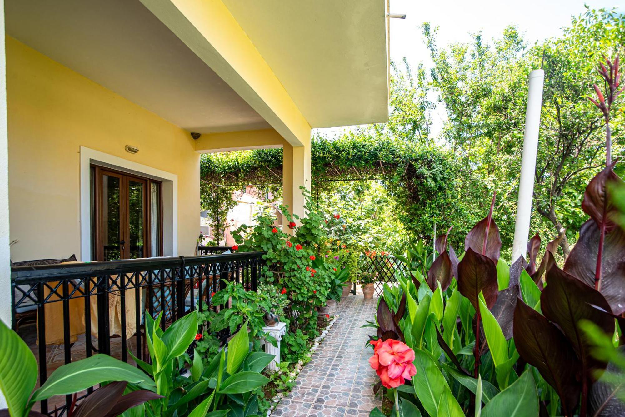 Tholeto Apartments Agios Gordios  Exterior photo